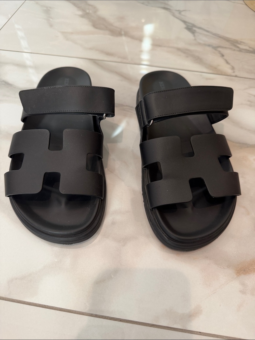 Hermès Chypre sandal in black calfskin leather size 39 Style H222100Z, 2024
